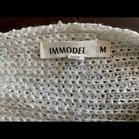 All sweater with ✨ & lovely V cropped back - Picture 4 of 5